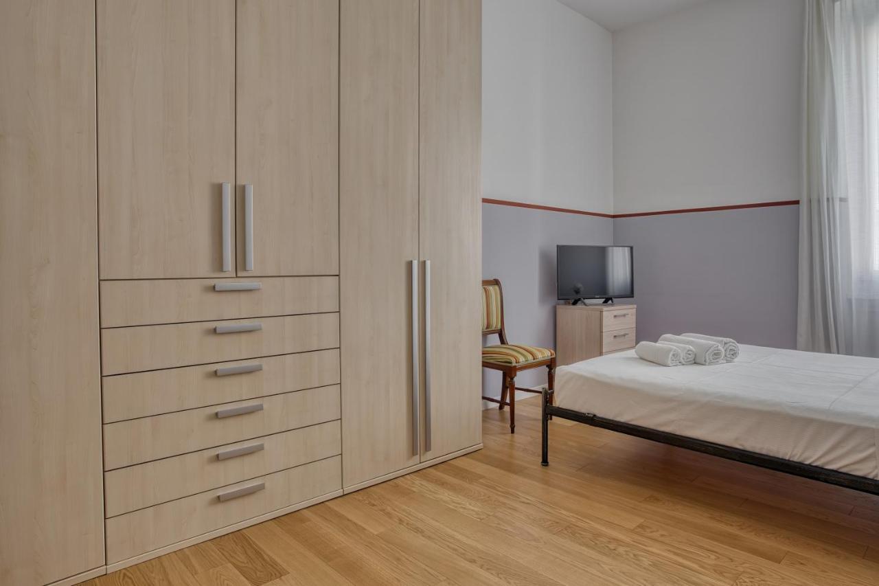 Ferienwohnung Joivy Lovely Apt, Easy Access To Centre Mailand Exterior foto